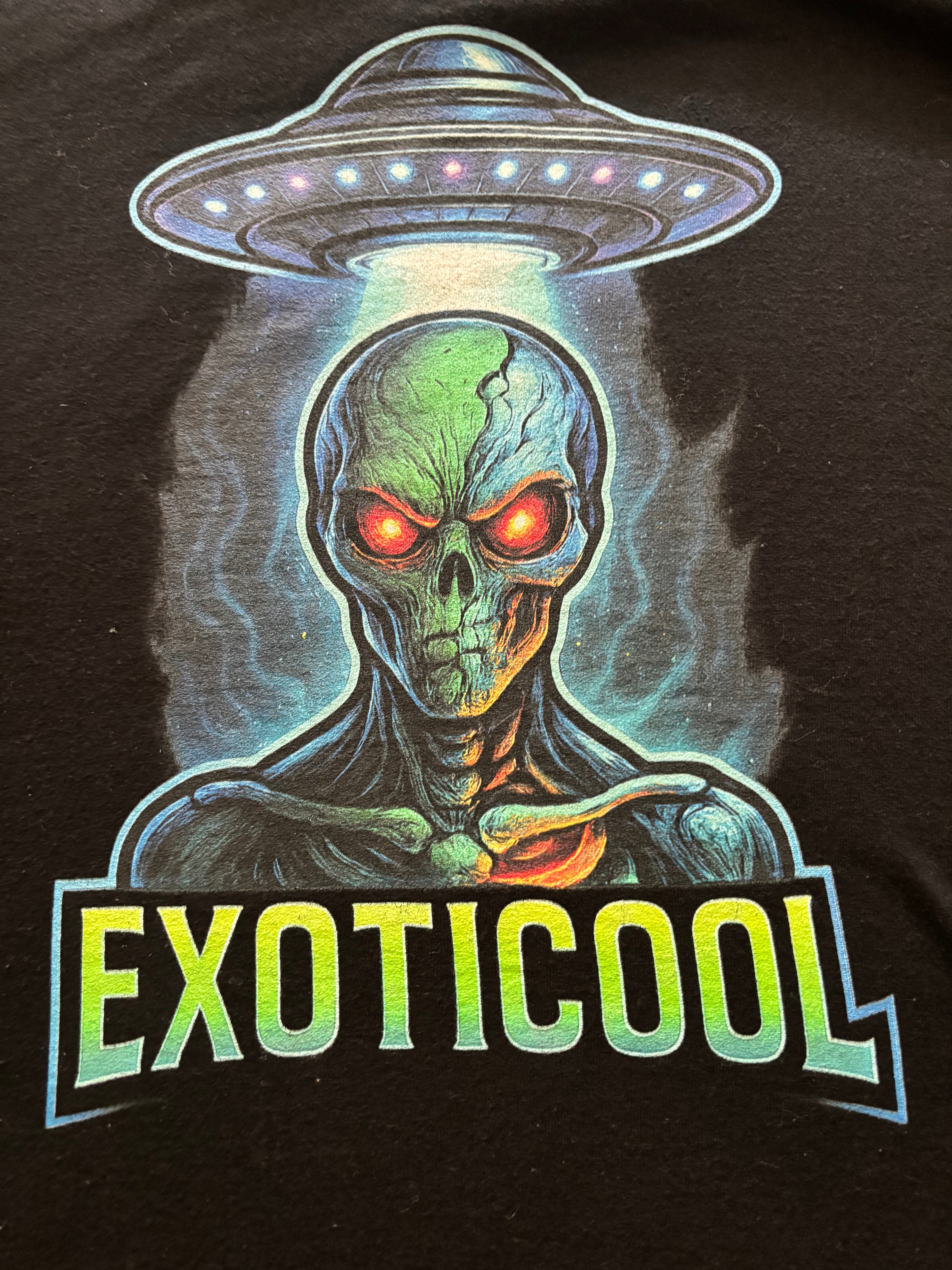 Exoticool-I-See-You-Alien-Signal-Tee-Graphic-Close-Up-UFO-Red-Eyes-Alien-Streetwear